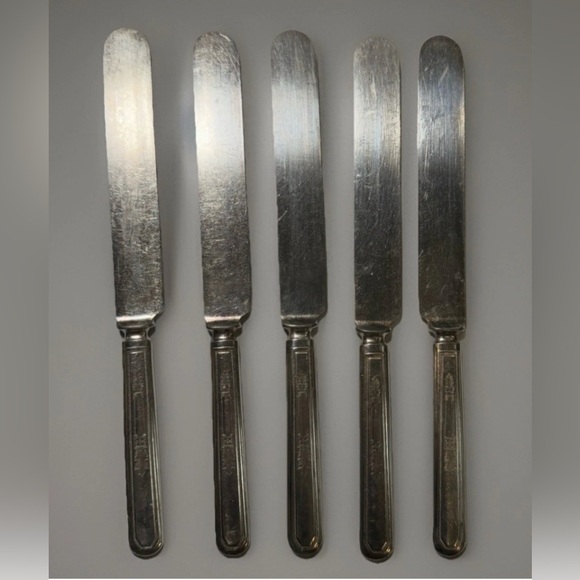 W.M. Rogers & Son Other - 5 Knives 9.5” WM. Rogers & Son Warranted 12 DWT Early 1900s Silver plate